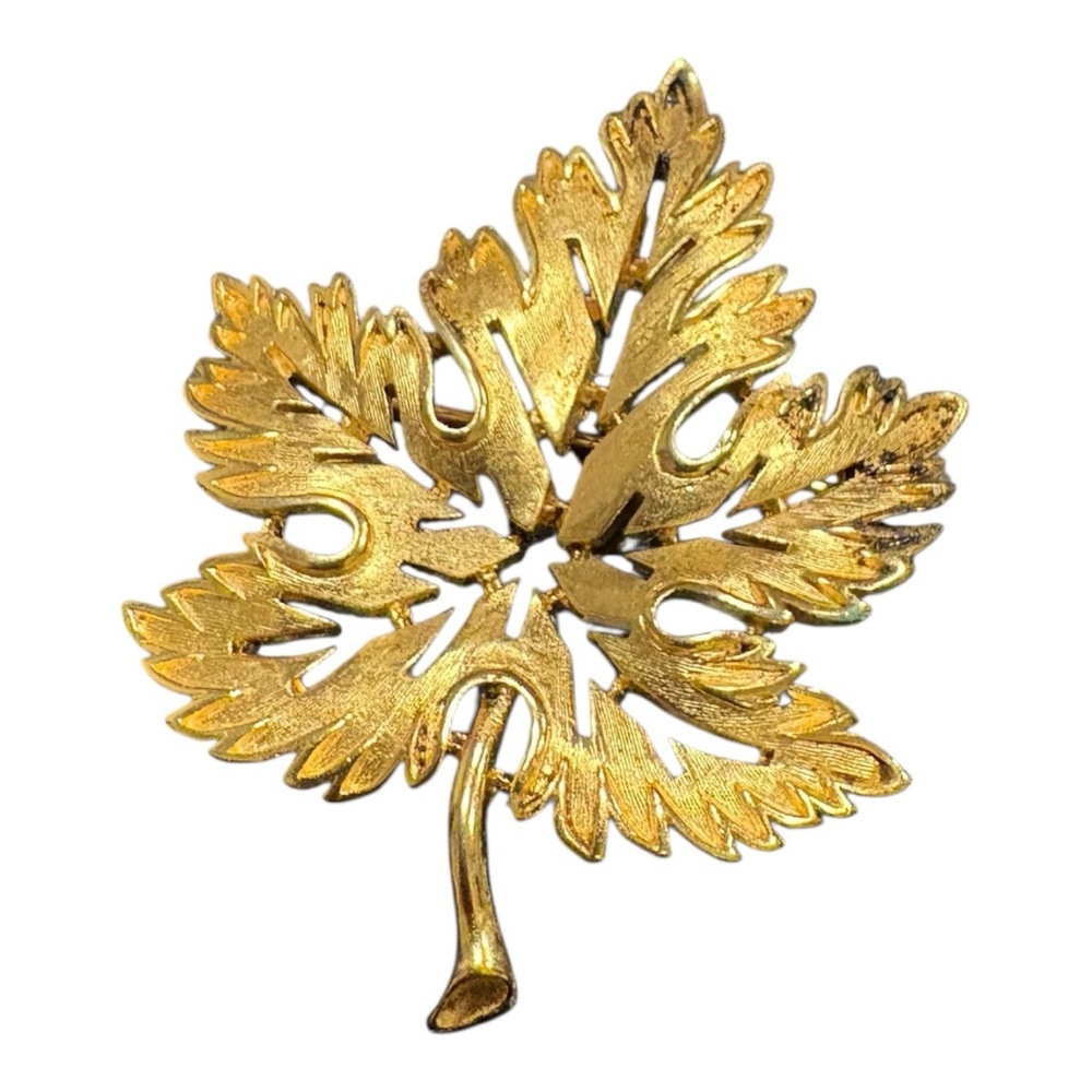 Trifari Signed VTG Gold-Tone Leaf Brooch 60s Collection, Textured Openwork J16